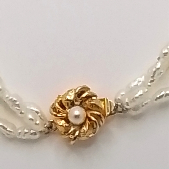 TRIPPLE STRAND BRAIDED BRACELET WITH FLORAL PENDENT - Picture 3 of 5